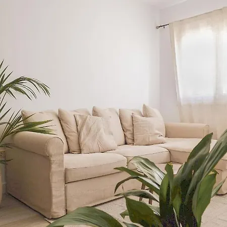 La Petite-home Near Airport-wifi-garage-elevator-homely *