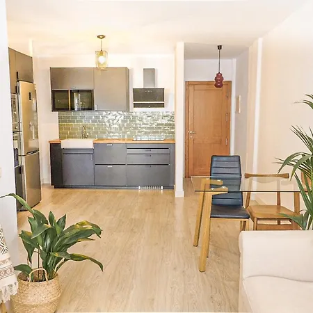 La Petite-home Near Airport-wifi-garage-elevator-homely Apartament *