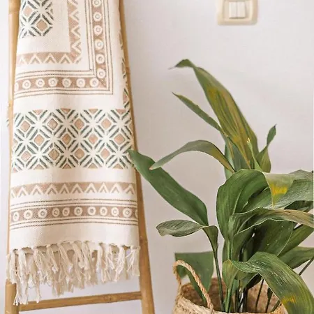 La Petite-home Near Airport-wifi-garage-elevator-homely Apartamento Sardina