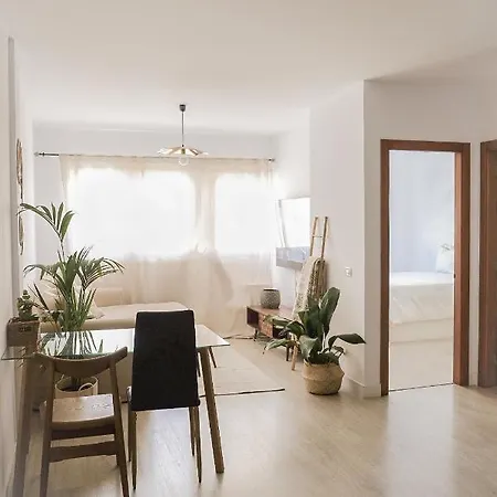 La Petite-home Near Airport-wifi-garage-elevator-homely Apartament