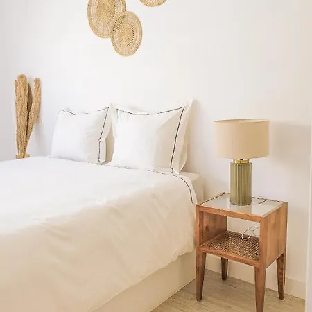 La Petite-home Near Airport-wifi-garage-elevator-homely Sardina