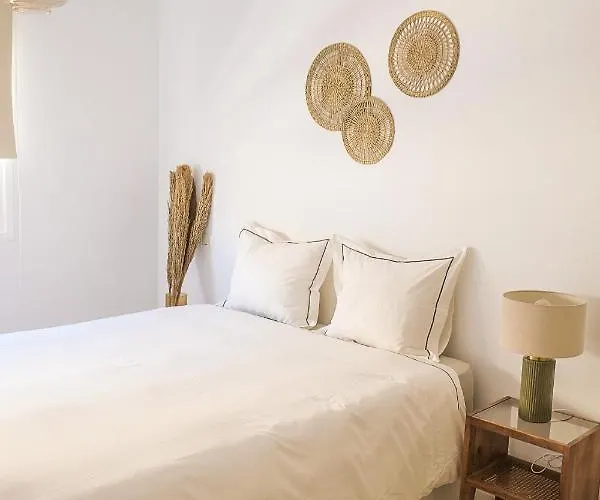 Апартаменты La Petite-home Near Airport-wifi-garage-elevator-homely Сардина