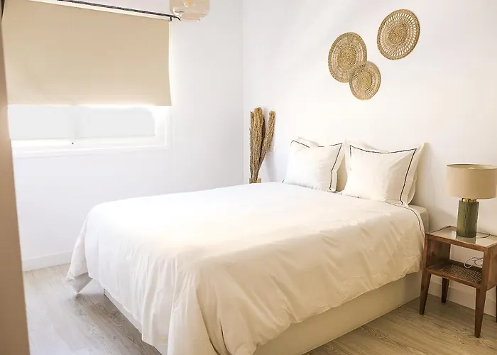 La Petite-home Near Airport-wifi-garage-elevator-homely Апартаменты Сардина