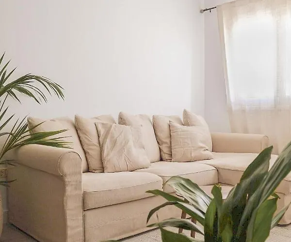 La Petite-home Near Airport-wifi-garage-elevator-homely *