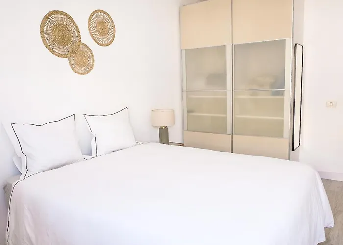 Апартаменты La Petite-home Near Airport-wifi-garage-elevator-homely