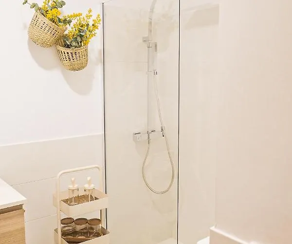 Апартаменты La Petite-home Near Airport-wifi-garage-elevator-homely *