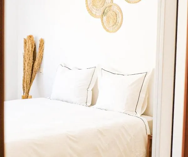 La Petite-home Near Airport-wifi-garage-elevator-homely * Сардина