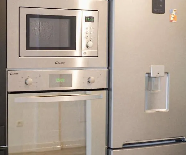 La Petite-home Near Airport-wifi-garage-elevator-homely
