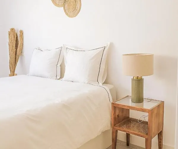 La Petite-home Near Airport-wifi-garage-elevator-homely Сардина