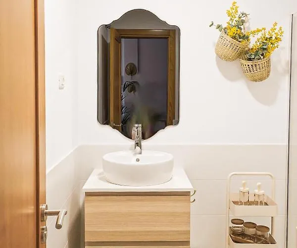 La Petite-home Near Airport-wifi-garage-elevator-homely Апартаменты