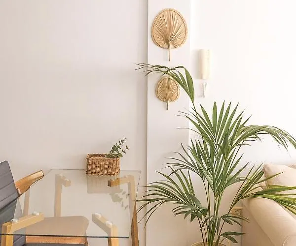 La Petite-home Near Airport-wifi-garage-elevator-homely *