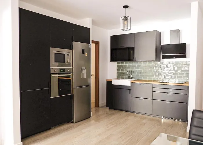 La Petite-home Near Airport-wifi-garage-elevator-homely Апартаменты
