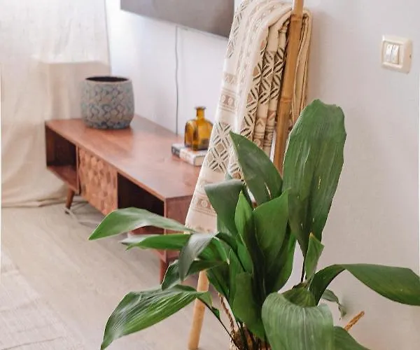 La Petite-home Near Airport-wifi-garage-elevator-homely *
